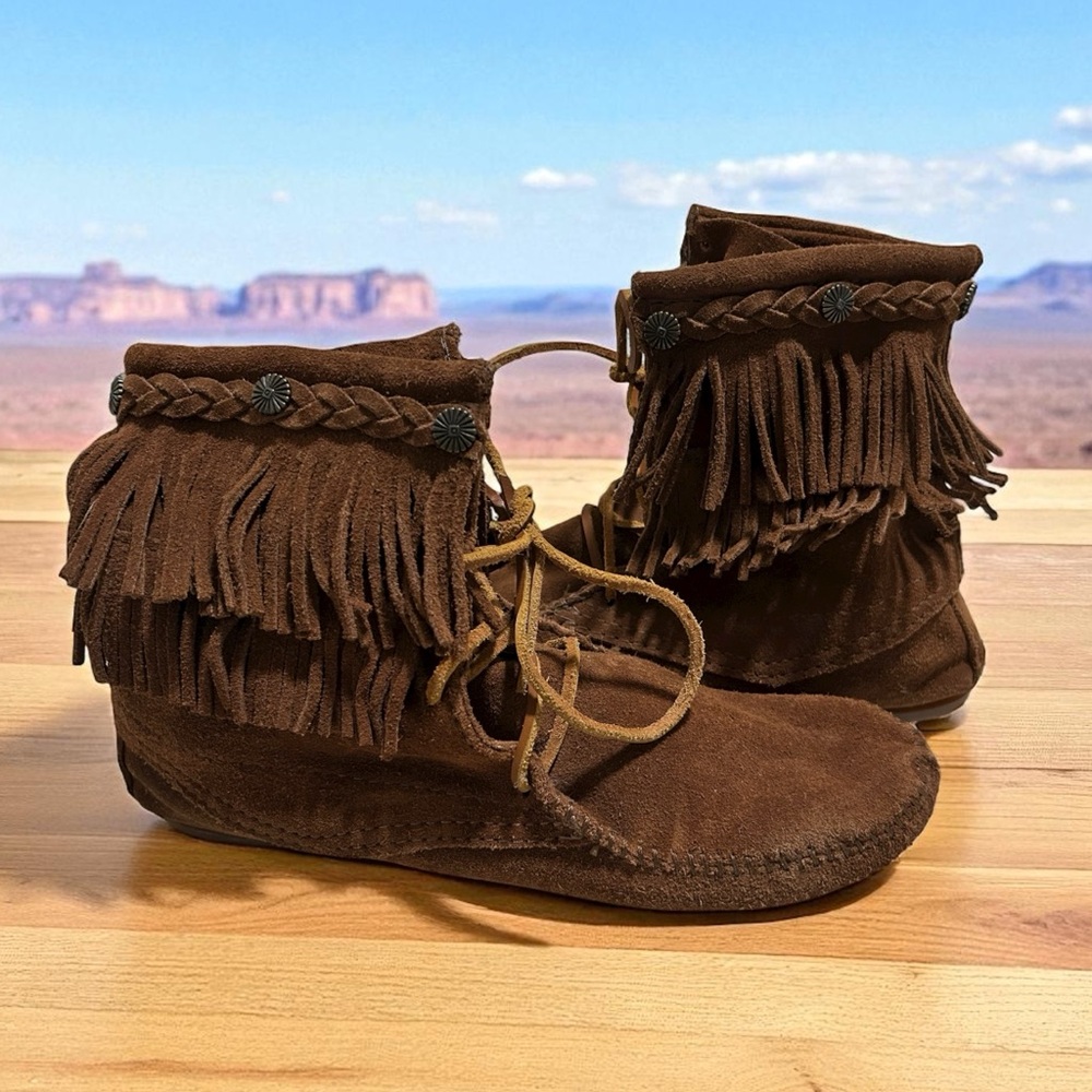 Minnetonka Brown Fringe Moccasins size 9